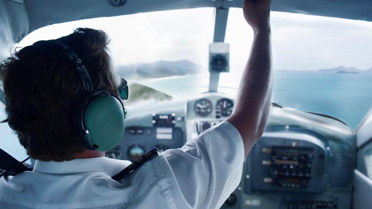 Leaked American Airlines Pilot Pay Stub Sparks Online Frenzy