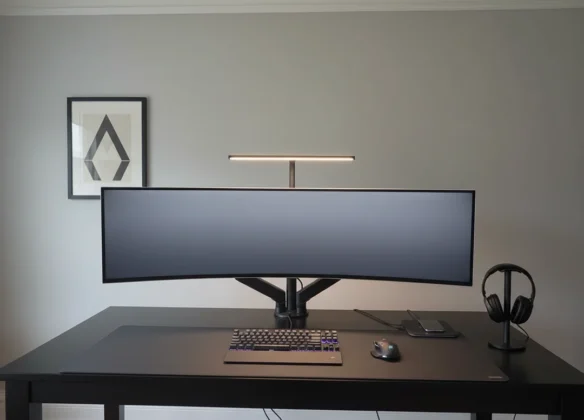 The Ultimate Minimalist Desk Setup: A Guide to Focus & Flow (2026 Edition)