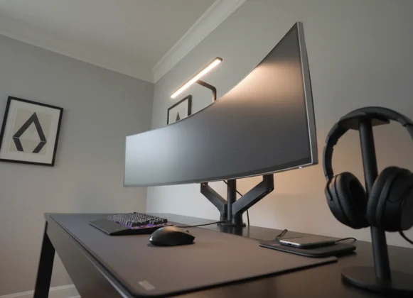 The Ultimate Minimalist Desk Setup: A Guide to Focus & Flow (2026 Edition)