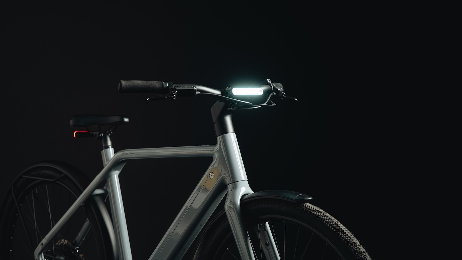 Unit1 Smart Light Pro Dual: A Compact Smart Light for Urban Cycling