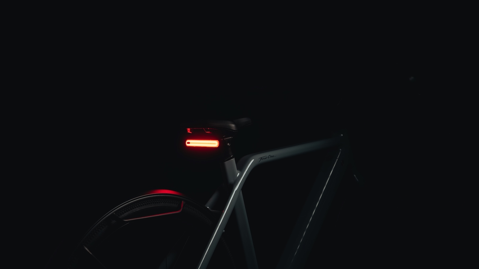 Unit1 Smart Light Pro Dual: A Compact Smart Light for Urban Cycling