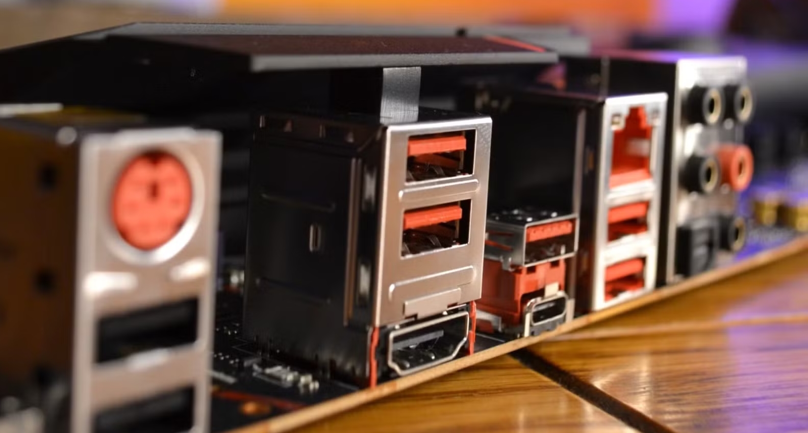 The Red USB Port on Your Laptop Isn’t Decoration — Here’s What It Actually Does