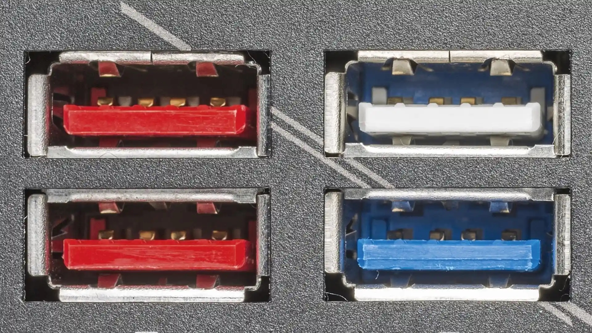 The Red USB Port on Your Laptop Isn’t Decoration — Here’s What It Actually Does